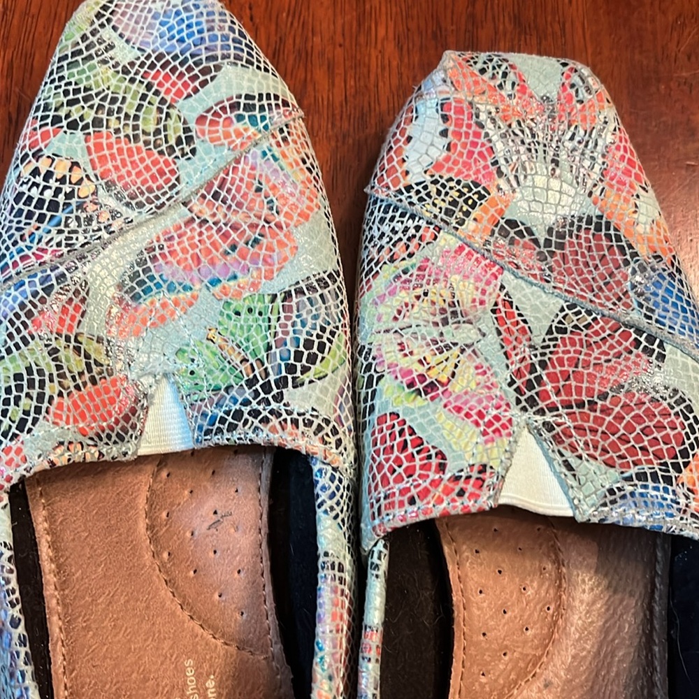 TOMS Multicolor Butterfly Pattern Slip-Ons Women’s 8.5 - Picture 11 of 11